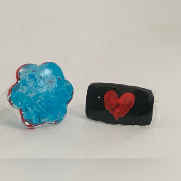 Vintage acrylic heart ring - Picture 11 of 11